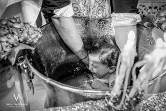 Φωτογράφιση βάπτισης - Γιάννης Βαρδαξόγλου - Φωτογραφία - Μπαλκόνι - Κόκκινο λιμανάκ