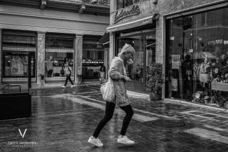 Φωτογράφιση δρόμου - Γιάννης Βαρδαξόγλου - Φωτογραφία - Αθήνα - Κέντρο